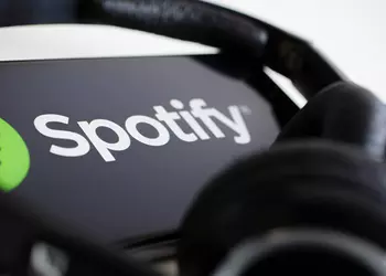 Spotify посоревнуется с Google и Apple на рынке «умных колонок»