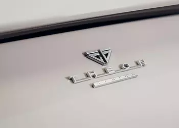 Рестомод Porsche 911 (964) Theon Design: углепластик и 6000 часов ручной работы