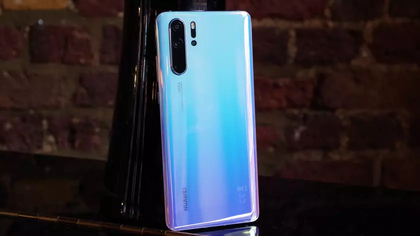 Xiaomi и Samsung троллят Huawei из-за флагманов P30