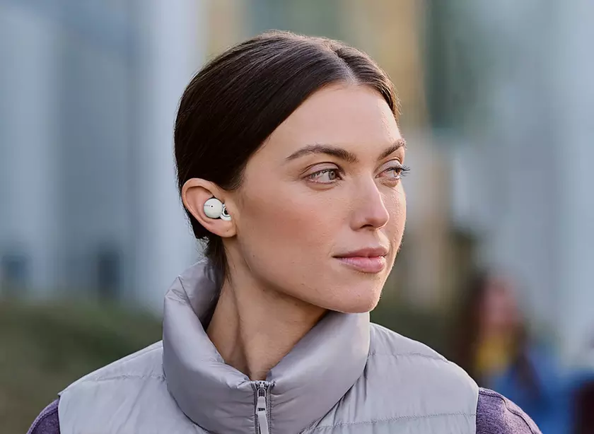 Sony LinkBuds появились на новых изображениях: TWS-наушники с необычной конструкцией, защитой IPX4 и автономностью до 17.5 часов