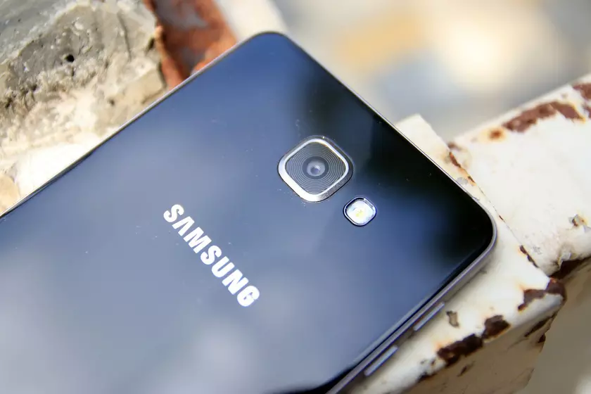 В Сеть попали «живые» фото и характеристики смартфонов Samsung Galaxy A9 Star и A9 Star Lite