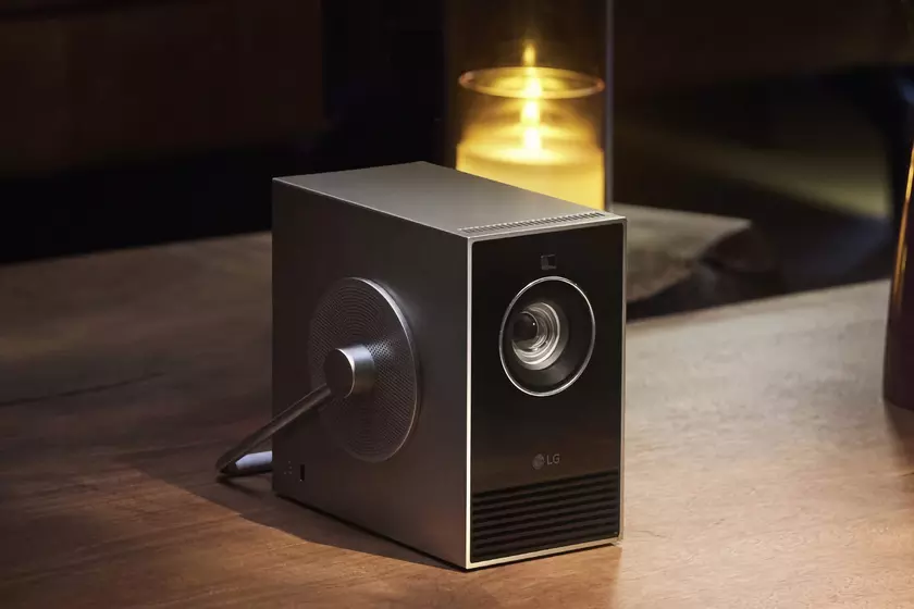 LG CineBeam Qube: 120-дюймовый проектор с разрешением 4K