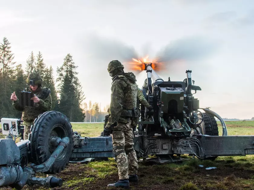 Генштаб ВСУ показал, как украинские военные тренируются в Эстонии с гаубицами FH70