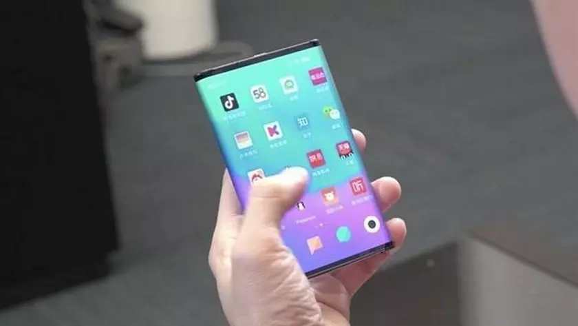 Складной смартфон Xiaomi показали на качественных рендерах