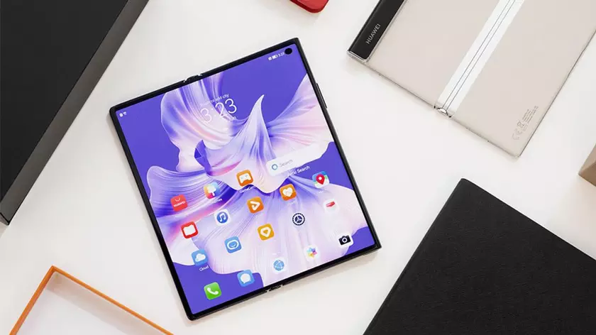 Следом за Mate 50: складной смартфон Huawei Mate Xs 2 получит поддержку спутниковой связи