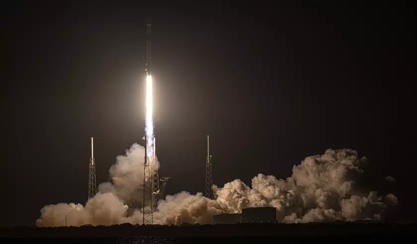 Один ускоритель – 16 пусков: SpaceX установила рекорд повторного использования первых ступеней ракет Falcon 9