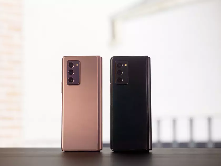 Исправили и улучшили: Samsung представила обновленный складной смартфон Galaxy Z Fold 2