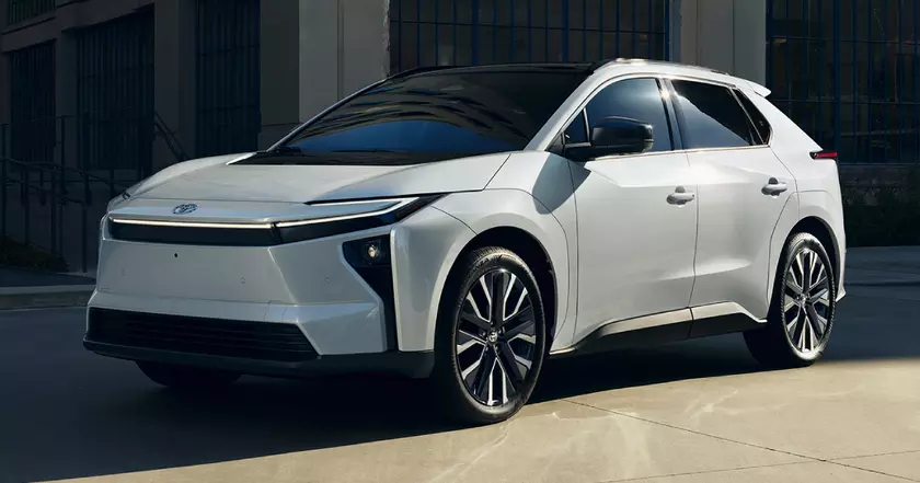 Новый взгляд: Обновленная Toyota bZ внедряет инновации в устойчивую мобильность