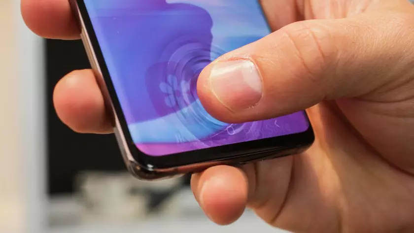 Это не брак: у Galaxy S10 плохо работают сканеры отпечатков, но Samsung обещает это исправить