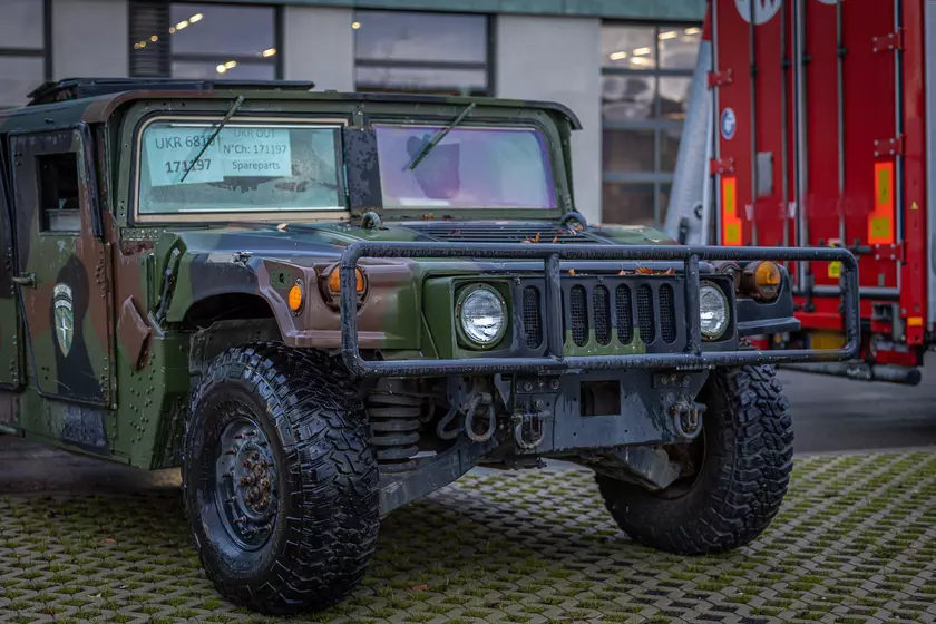 HMMWV много не бывает: Люксембург передал Украине американские бронированные автомобили