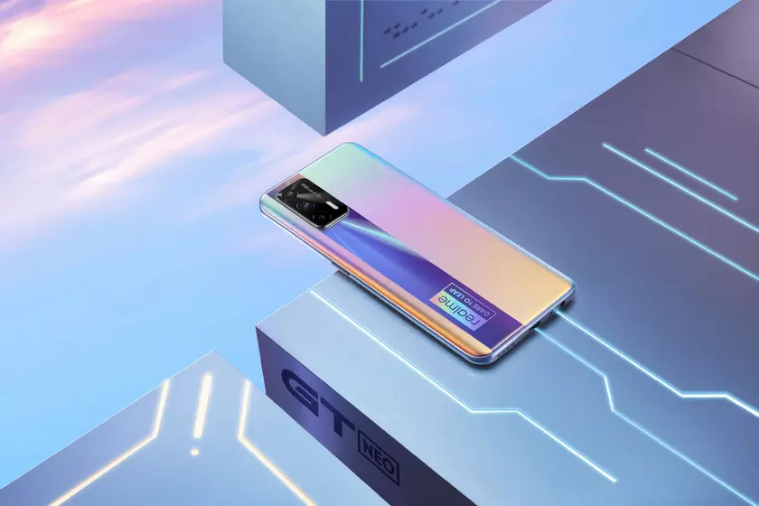 Realme показала внешний вид бюджетного флагмана с чипом MediaTek Dimensity 1200 на борту