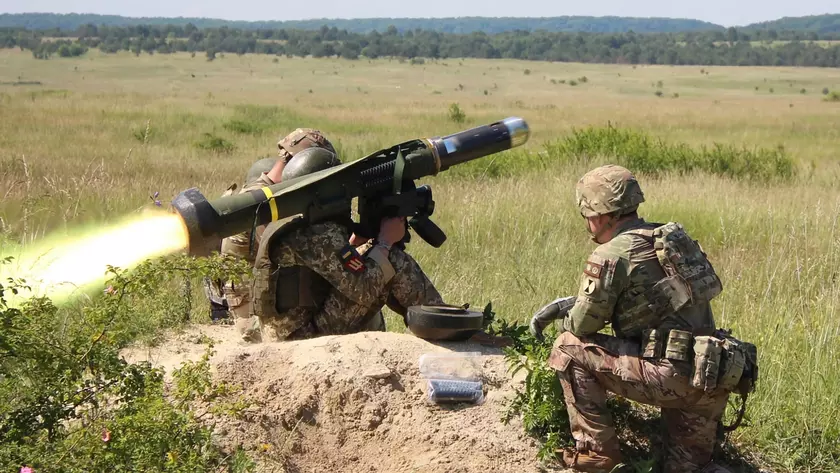 Зрелищное видео: ВСУ с помощью ПТРК FGM-148 Javelin взорвали российский танк
