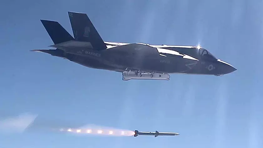 Дания оснастит свои истребители F-35 новейшими ракетами AIM-120 AMRAAM