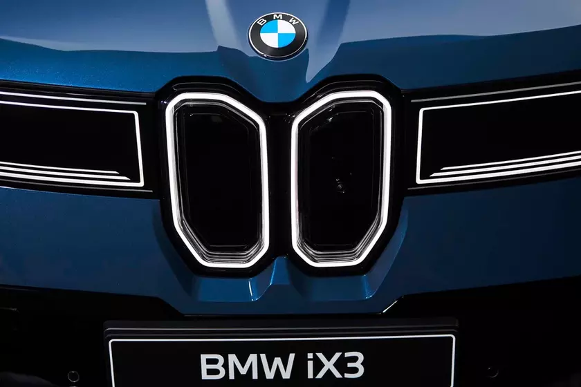 Профиль нового электрического кроссовера BMW iX3