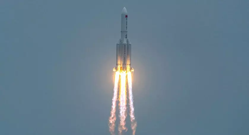 Огромные куски гигантской китайской ракеты Long March 5B упали на Индонезию и Малайзию – жители спутали их с метеоритным дождём