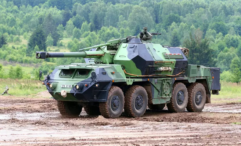 ВСУ показали как используют 152-мм САУ vz.77 «Дана», она построена на базе шасси Tatra и может уничтожать цели на расстоянии до 20 км