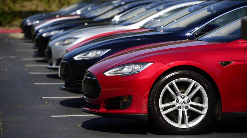 За 2017 год Tesla понесла убытки на $2 млрд