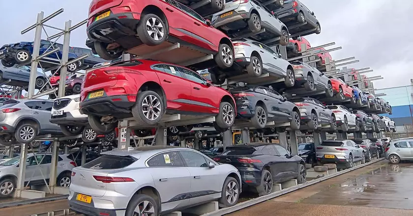Jaguar I-Pace: Легендарный электрокар нашел приют на свалке