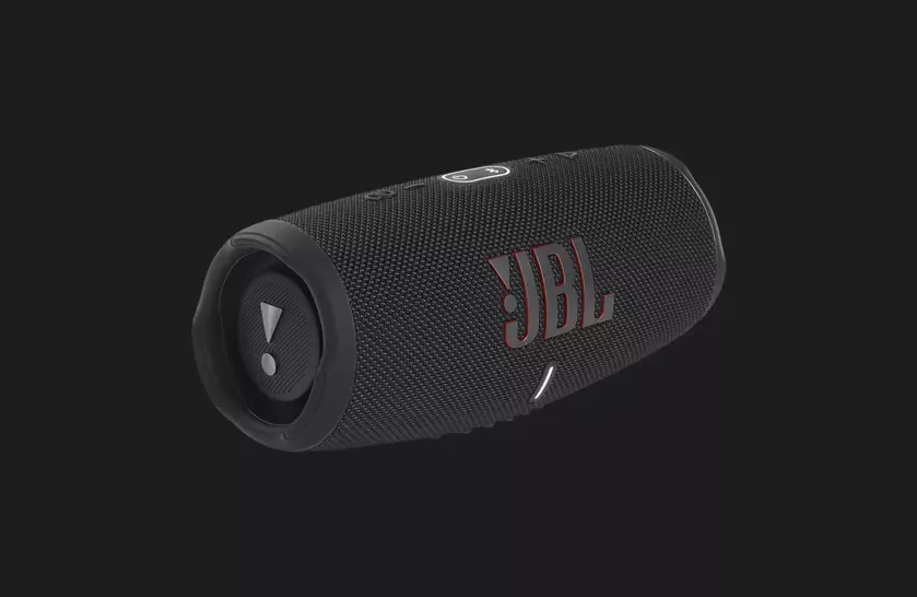 Предложение дня: JBL Charge 5 c защитой IP67 и автономностью до 20 часов продают на Amazon со скидкой $50