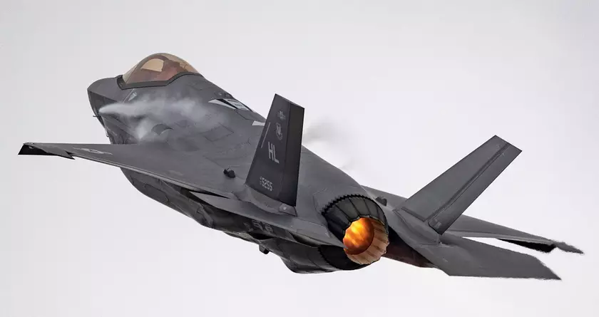 Lockheed Martin получила почти $176 млн для поддержки поставок истребителей пятого поколения F-35 Lightning II по контракту стоимостью $30 млрд