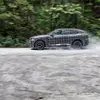 Мініатюра BMW X5 на трасі для швидкісного тесту