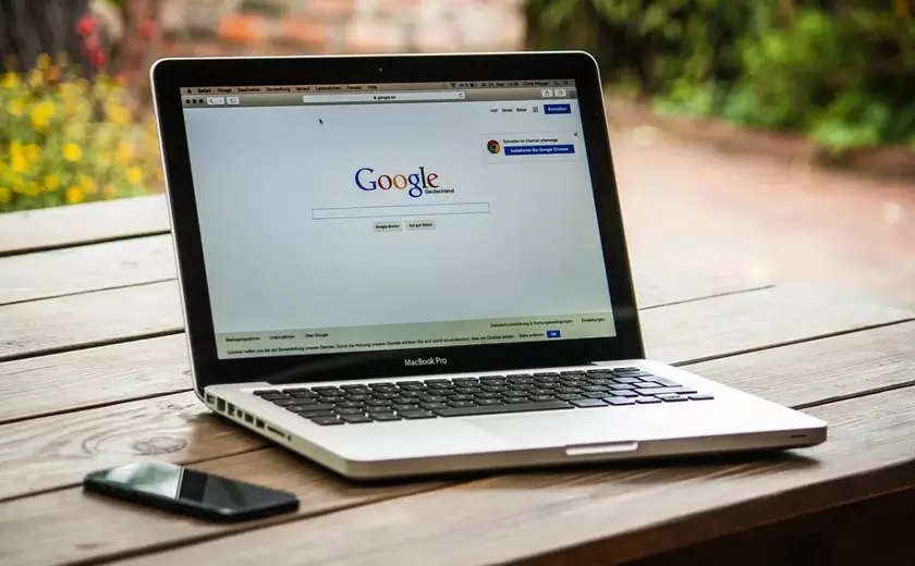 Поисковик Google перестанет отвечать на глупые вопросы