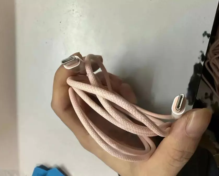 Как у MacBook Air: iPhone 15 будут комплектоваться плетеными кабелями USB-C, подобранными по цвету