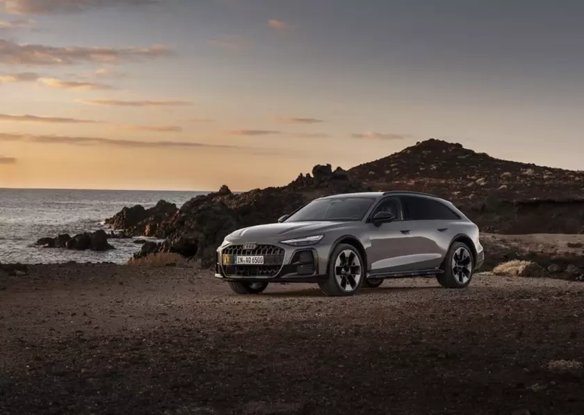 Новый Audi A6 Allroad Quattro на фоне горного пейзажа