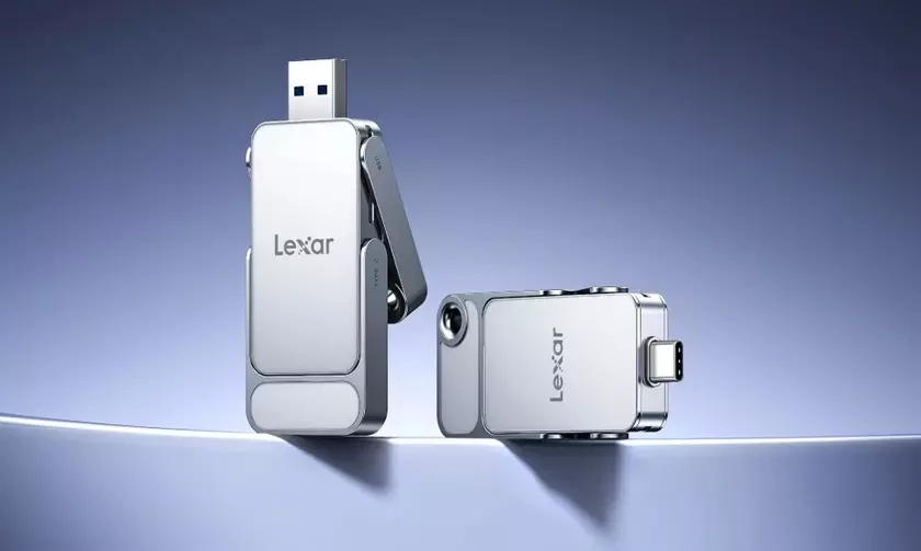 Портативный SSD Lexar D70E с двумя разъемами