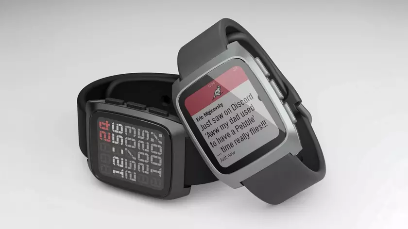 Возвращение Pebble: Часы, которые стали легендой, снова с нами