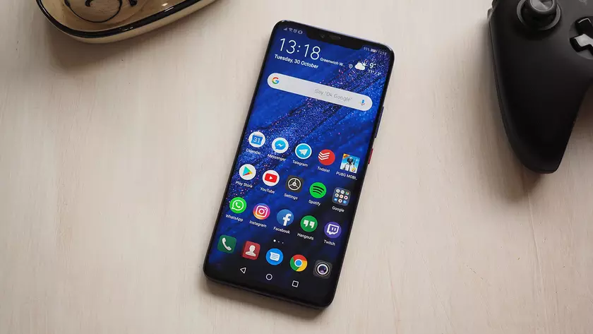 Huawei будет бесплатно менять Mate 20 Pro с зелеными экранами на новые