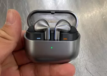 Samsung Galaxy Buds 3 Pro появились на живых фотографиях с полупрозрачным кейсом и дизайном, как у AirPods Pro