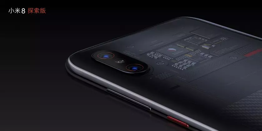 Задняя крышка Xiaomi Mi 8 Explorer Edition оказалась не такой уж и прозрачной: что находится под корпусом