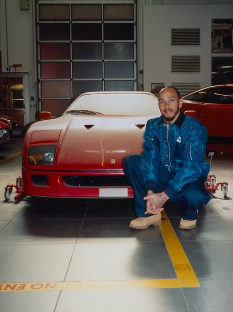 Льюїс Гамільтон та його нова Ferrari ...