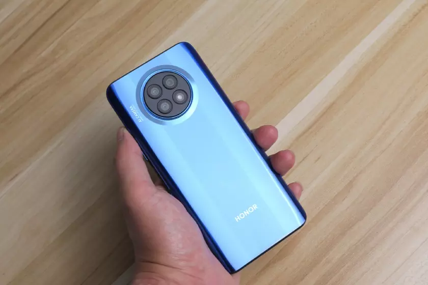 Копия Huawei Nova 8i: Honor X20 появился на «живых» изображениях