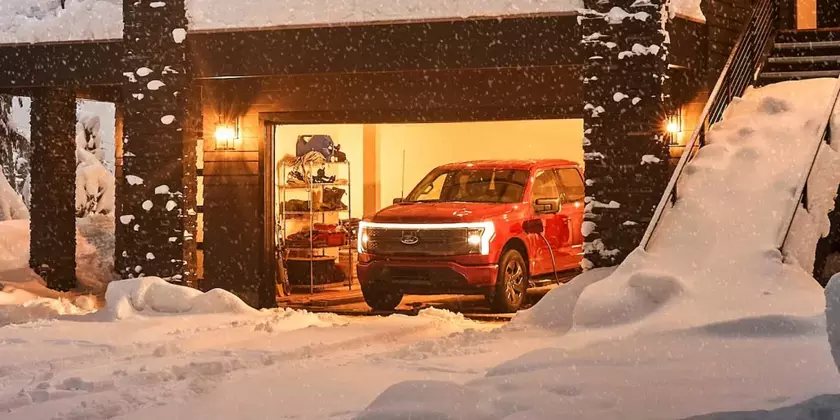 Электрический пикап Ford F-150 Lightning питал дом в течение 44 часов и потерял только 35% заряда