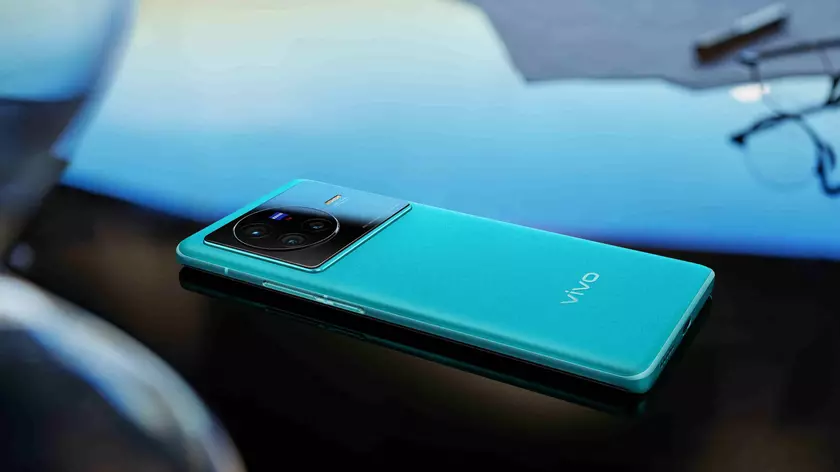 Вслед за Galaxy S22: vivo X80 Pro также начал получать обновление Android 13 с оболочкой Funtouch OS 13