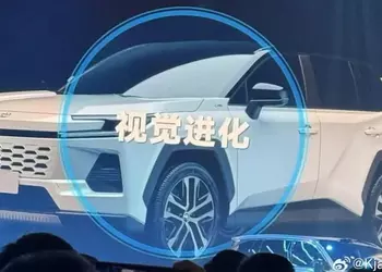 В интернете появилось изображение Toyota RAV4 нового поколения