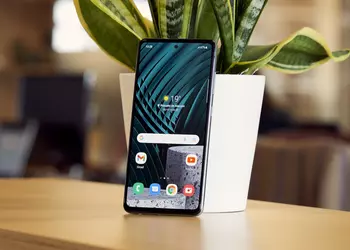 Another popular Samsung smartphone received an update to Android 12 with One UI 4