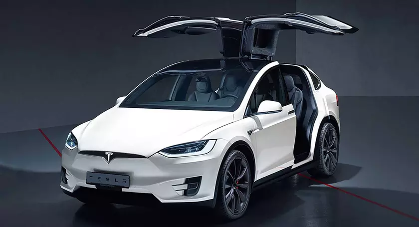 Слабоумие и отвага: как обмануть автопилот Tesla