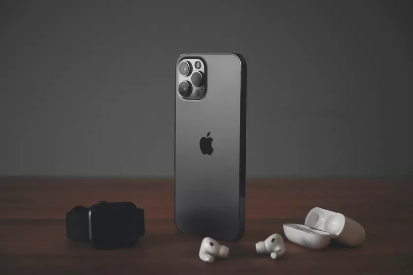 Линейка iPhone 12 стала самой продаваемой в минувшем квартале — она забрала треть всей выручки