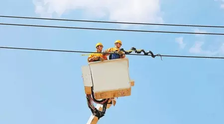 Електричні плазуни: у Китаї дрони-змії взялися за перевірку ліній електропередачі