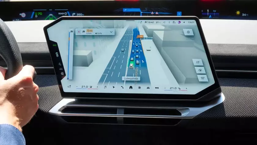 Интерфейс новой 3D-навигации BMW Maps