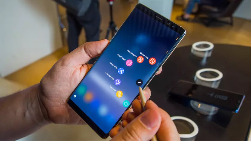 Samsung обещает выпустить 5G-смартфон в первой половине 2019 года. Apple пасет задних