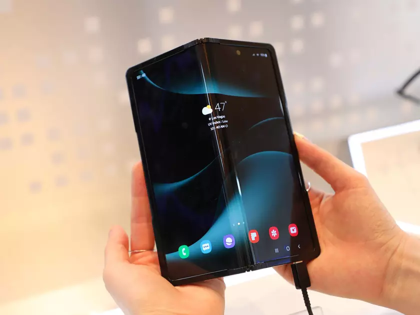 Samsung представила новый гибкий дисплей Flex In & Out, который может складываться в обе стороны