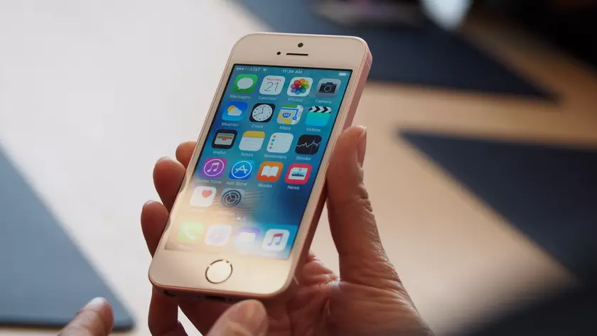 Новые изображения iPhone SE 2 с дизайном iPhone 8 и «начинкой» iPhone 11