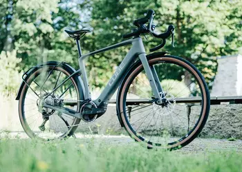 Cube Nuroad Hybrid C:62 Race 400X FE: карбоновый электробайк весом 15 кг