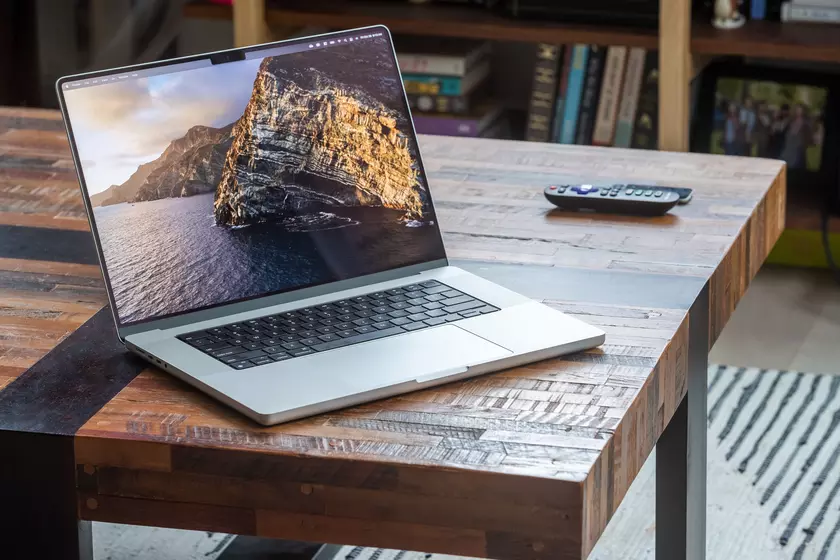 Apple выпустит iPad Pro, MacBook Pro и MacBook Air с OLED-дисплеями в следующие 3 года