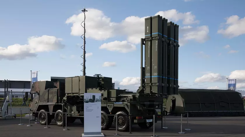 Германия отправила в Украину первую систему противовоздушной обороны IRIS-T