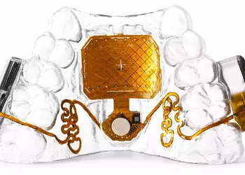 Стартап Augmental выпустил MouthPad — трекпад для управления любым гаджетом с помощью движений языка